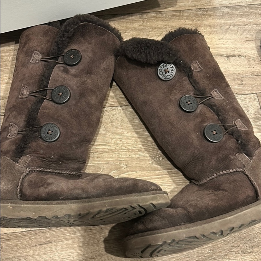 Uggs - image 1